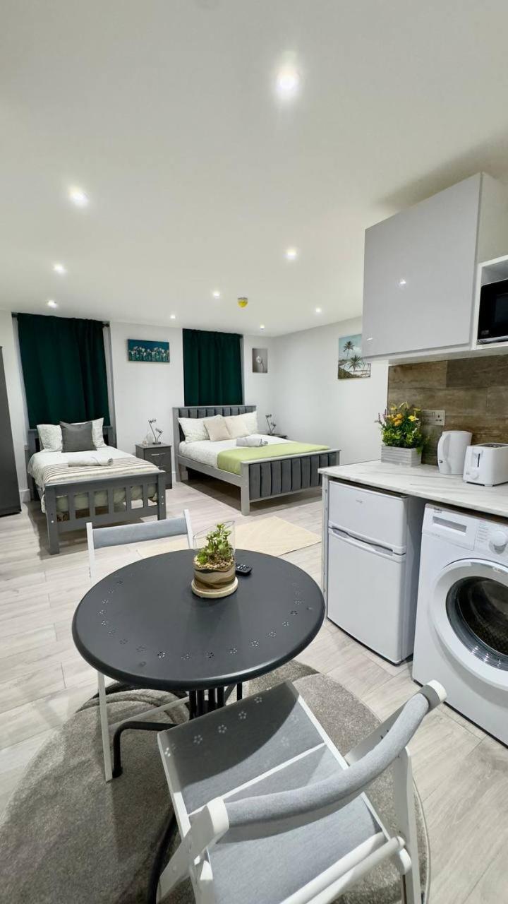 Guest&Rest Elite 2 Apartment Londra Exterior foto