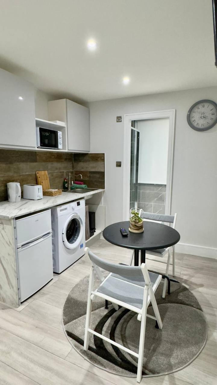 Guest&Rest Elite 2 Apartment Londra Exterior foto
