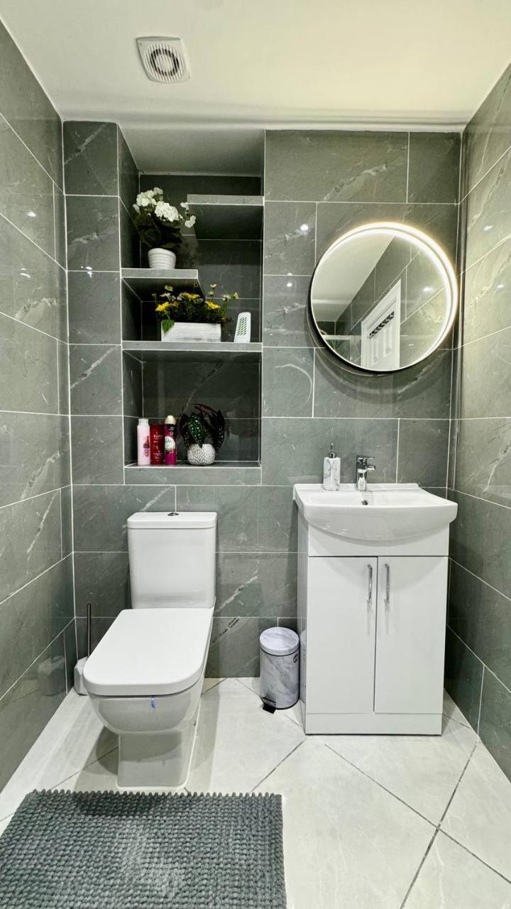 Guest&Rest Elite 2 Apartment Londra Exterior foto
