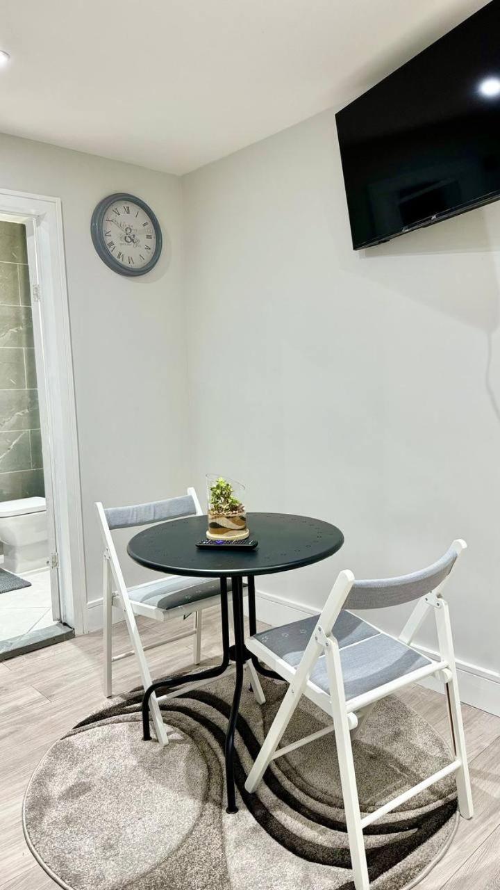 Guest&Rest Elite 2 Apartment Londra Exterior foto